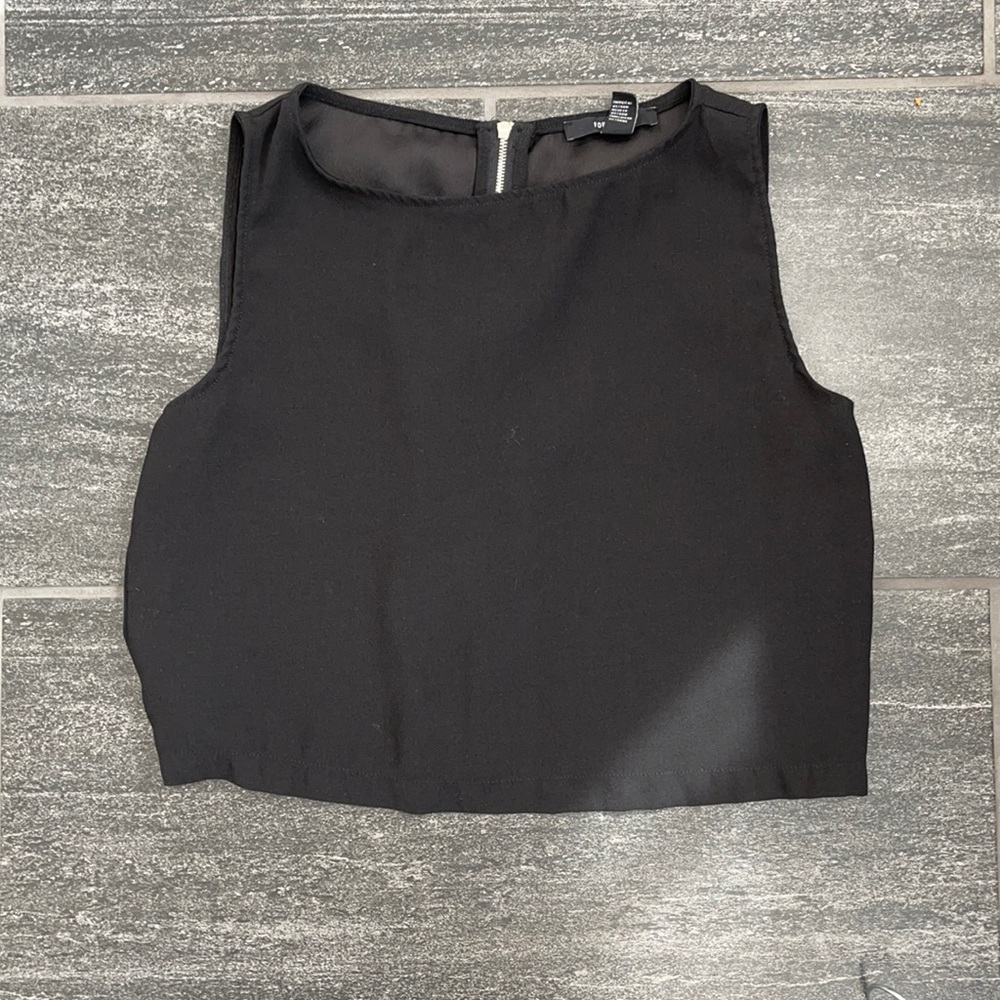 FOREVER 21 Blk crop top